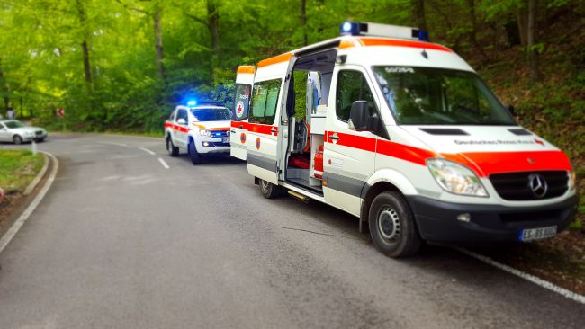Helfer-vor-Ort Fahrzeuge zu sehen sind zwei Fahrzeuge der Helfer-vor-Ort bei einem ihrer Einsätze