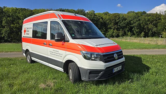 zu sehen ist ein VW Crafter das neue Einsatzfahrzeug der DRK-Bereitschaft