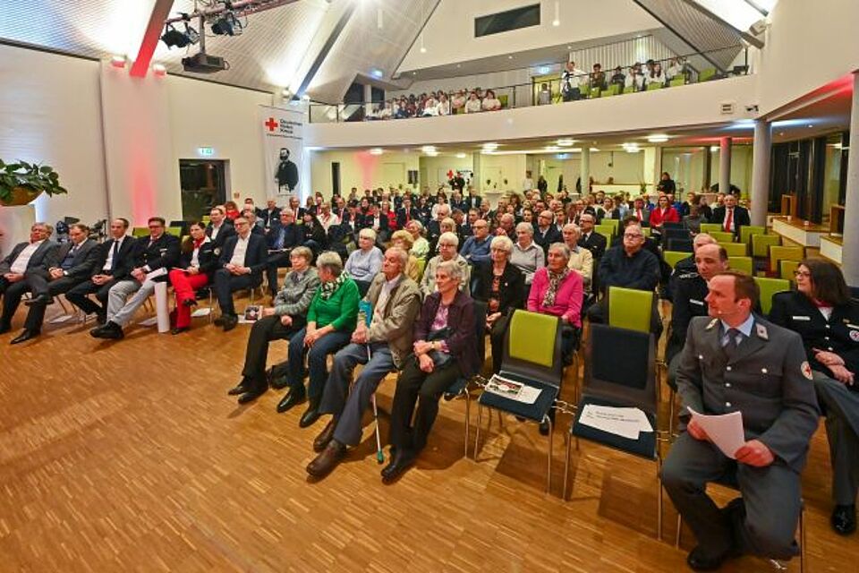 zu sehen sind die Teilnehmer des Festaktes im Löwensaal