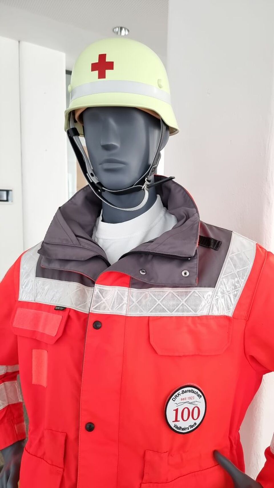 zu sehen ist eine Schaufensterpuppe in der aktuellen Einsatzuniform